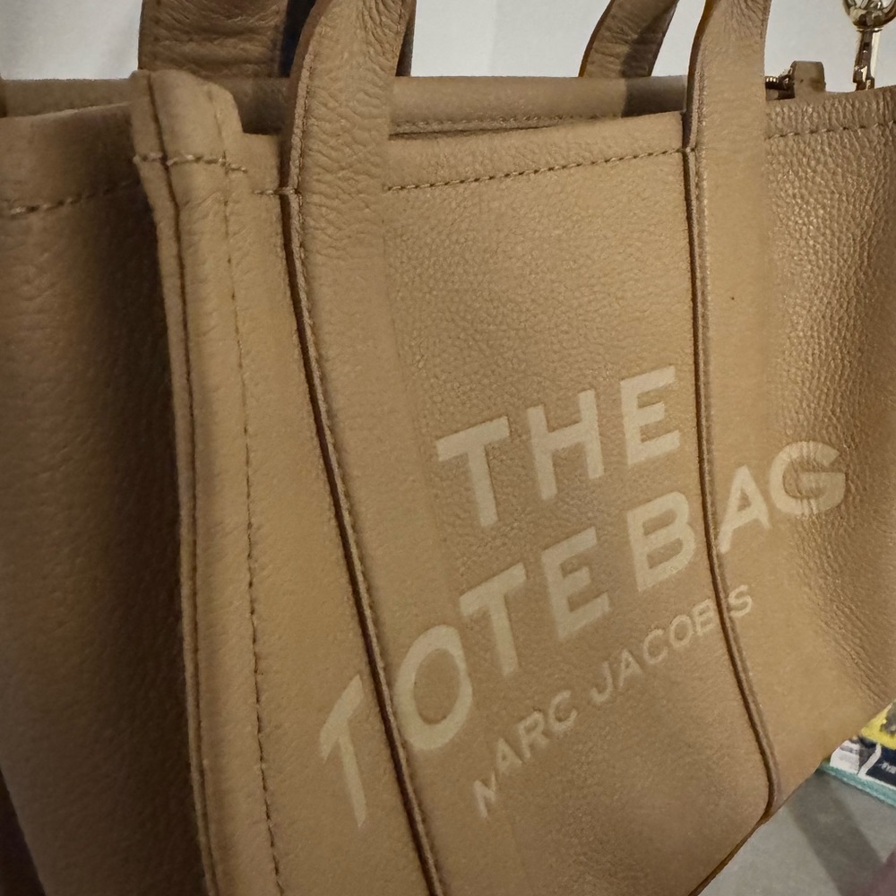 Marc Jacobs The Tote Bag Beige Leather Shoulder Tote